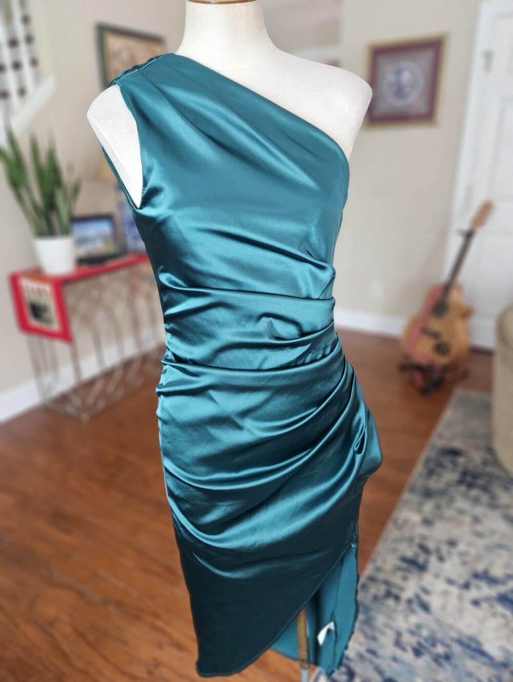 Item Ditto Satin One Shoulder Dress Small